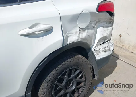 2018 Toyota Rav4 Xle z USA, uszkodzony, nr VIN JTMRFREV4JJ738040